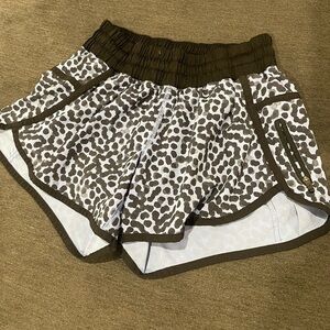 Lululemon tracker speed up shorts